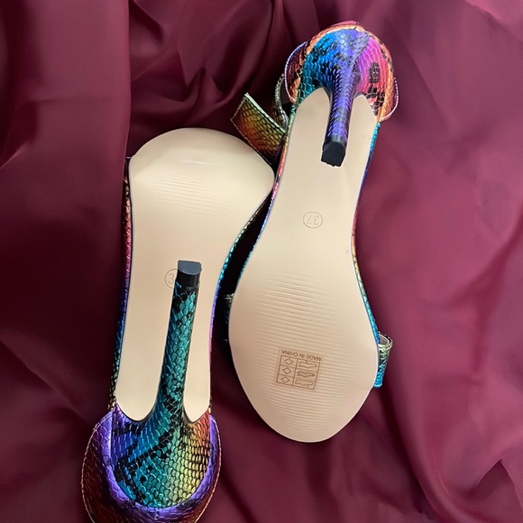 NEW • Snake Print Rainbow Heeled Sandal - Picture 5 of 7